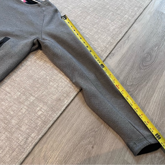 Nike Tech Fleece Sweatshirt - Picture 2 of 8